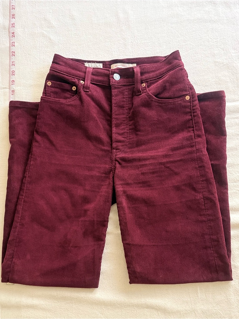 Levi’s Ribcage Straight Ankle Corduroy in Decadent Chocolate Red Size 24
